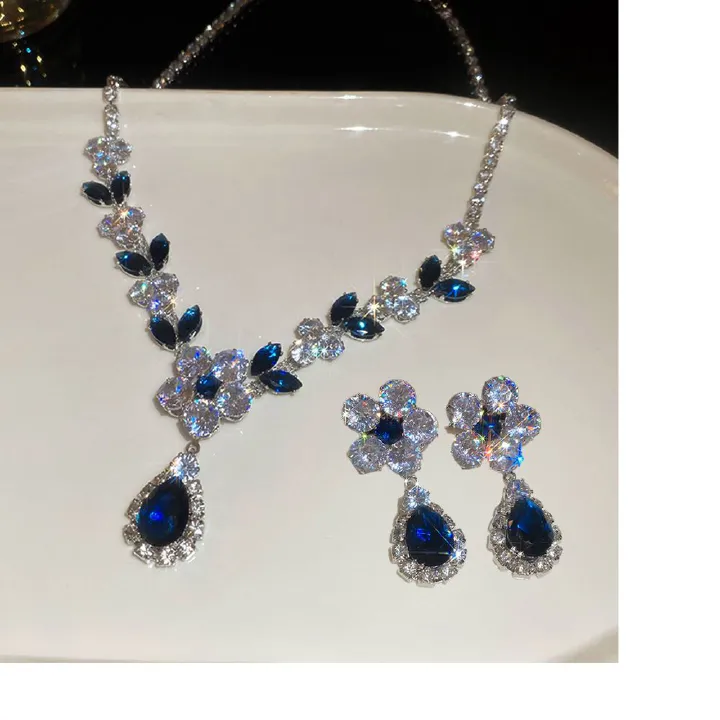 Clearance Sale Diamond studded water droplet necklace earring set pendant, luxurious and high-end collarbone chain accessory