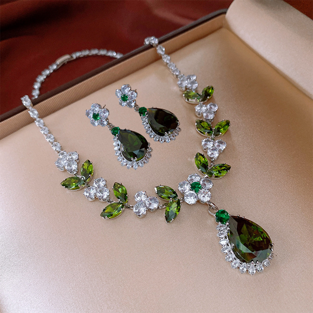 Clearance Sale Diamond studded water droplet necklace earring set pendant, luxurious and high-end collarbone chain accessory