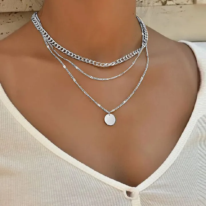 Multi layer necklaces, accessories, collarbone chains, short necklaces, pendants, sweater chains, suitable for both men and women. Multi layer necklaces have a layered feel