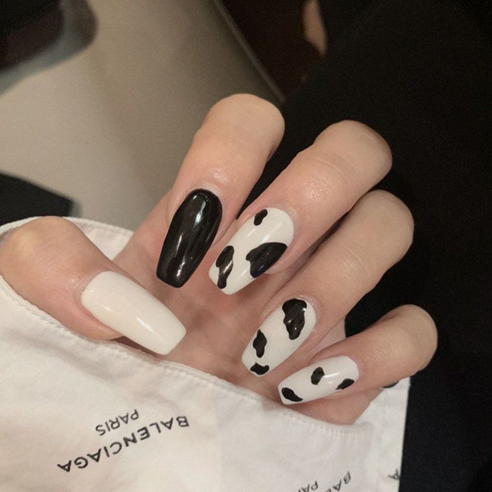 Wear nail black and white cow block cartoon children's fun fake nail nail sticker Nail nail sticker Wear nail removable nail sticker product can be reused