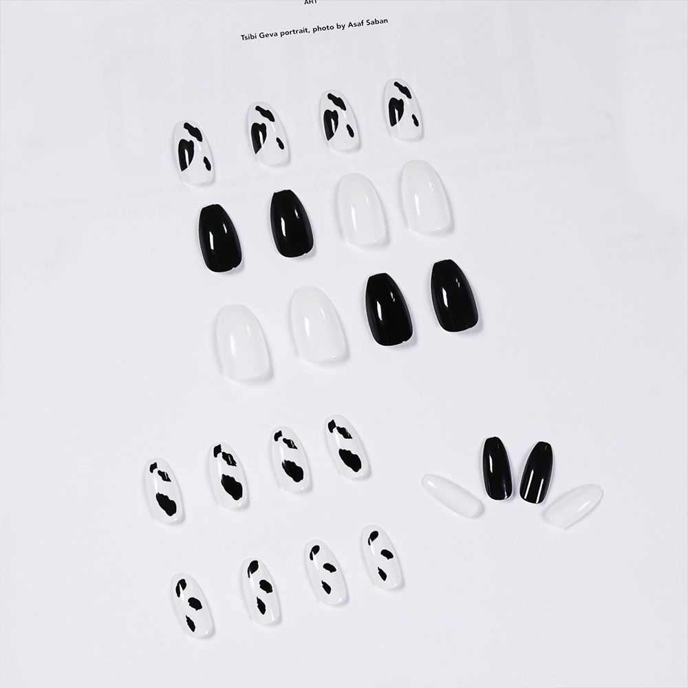 Wear nail black and white cow block cartoon children's fun fake nail nail sticker Nail nail sticker Wear nail removable nail sticker product can be reused