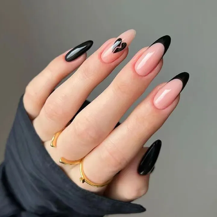 Valentine's Day nail art with French temperament, black heart-shaped French high-end peach heart nail stickers, finished nail art, 24 piece box, armored sheet