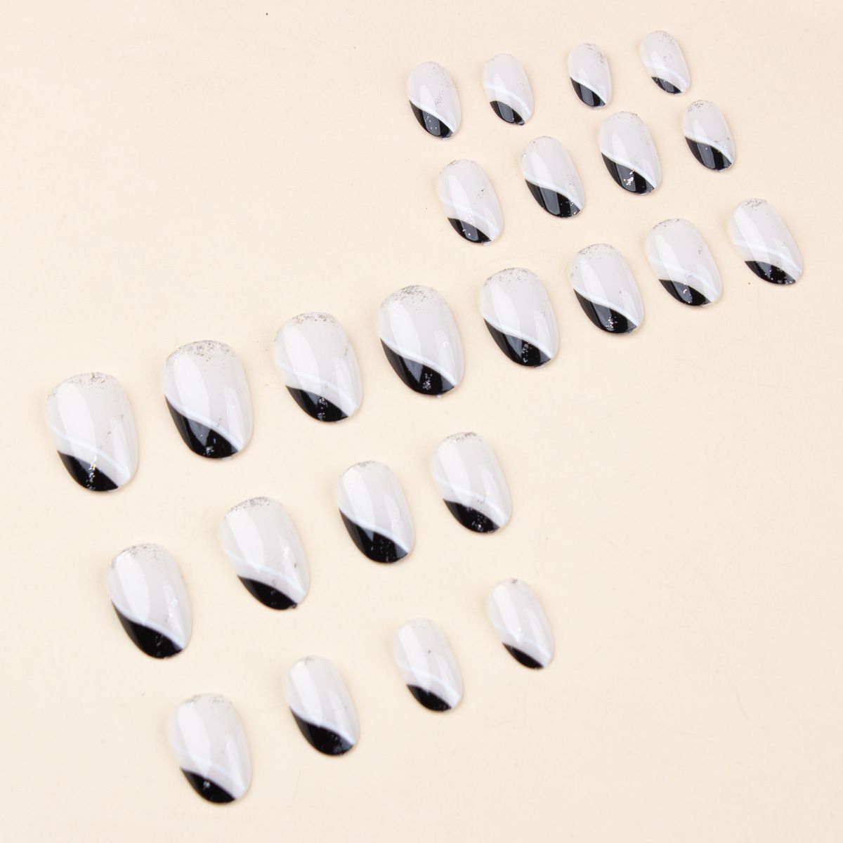 24 pieces per box Oval black and white line nail art, simple and high-end glitter, wearable nail patch, detachable spicy girl fake nail