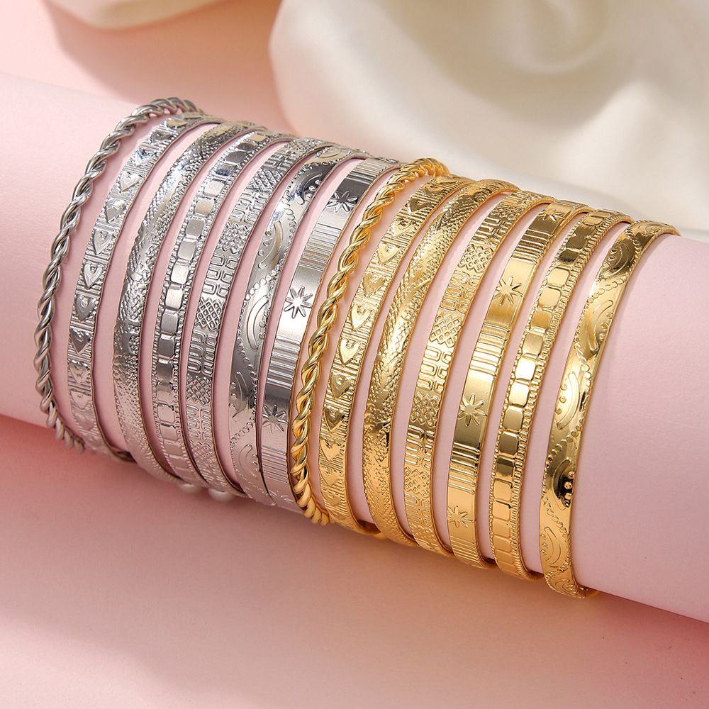 7 bracelets in one bag New European and American retro multi-layer  pattern bracelet women's set 7 multi-layer chains fashionable light luxury alloy hand jewelry