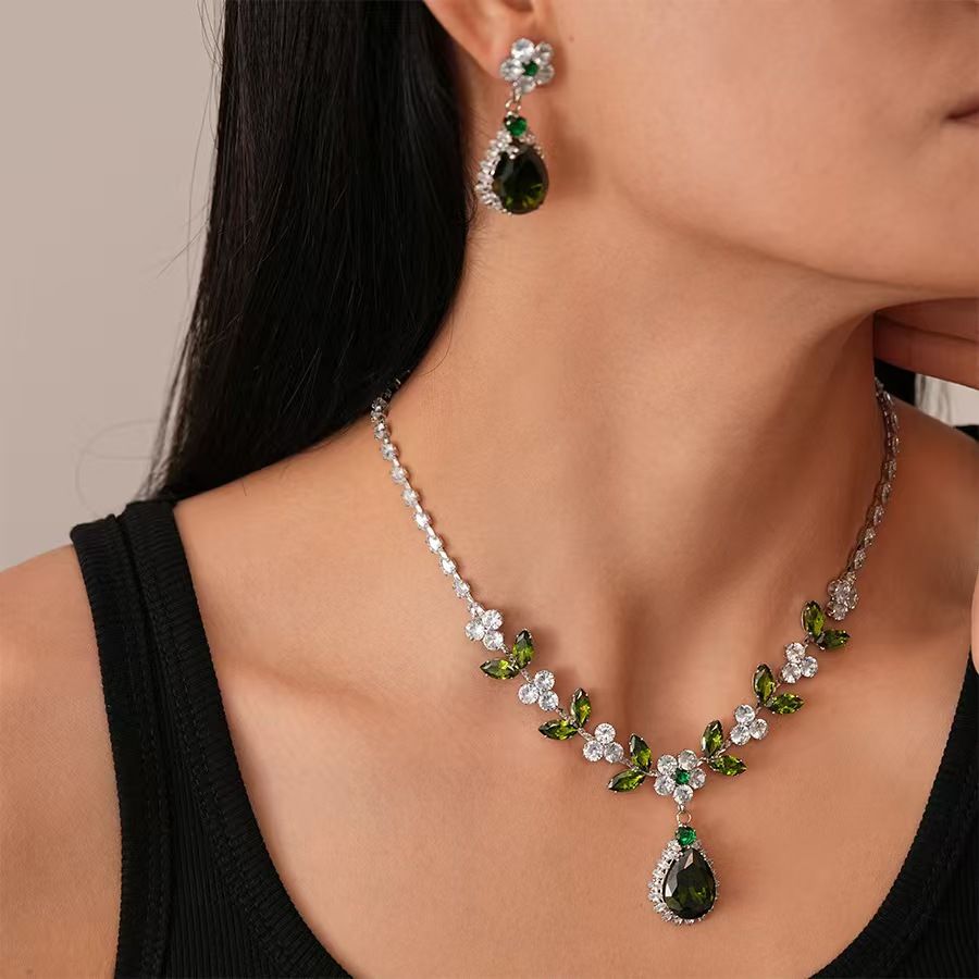 Clearance Sale Diamond studded water droplet necklace earring set pendant, luxurious and high-end collarbone chain accessory