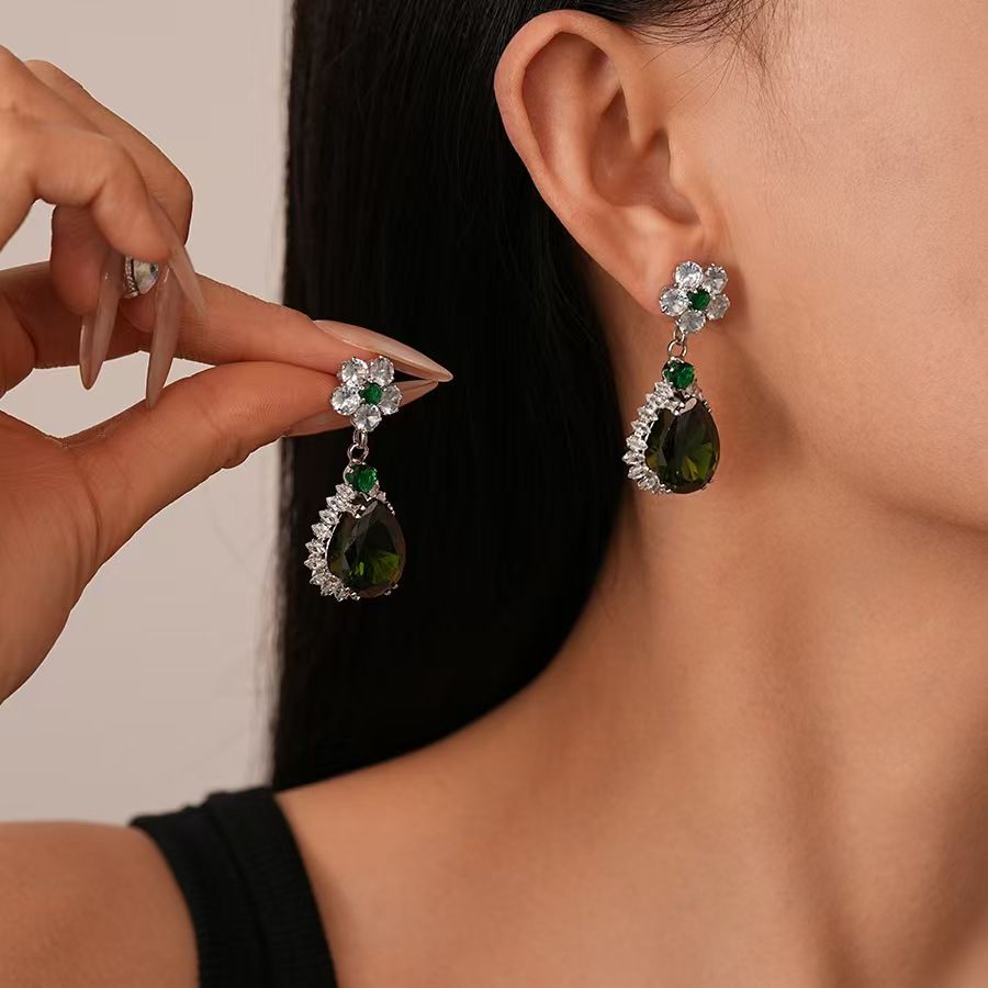 Clearance Sale Diamond studded water droplet necklace earring set pendant, luxurious and high-end collarbone chain accessory