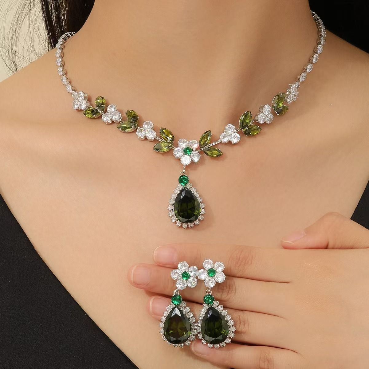 Clearance Sale Diamond studded water droplet necklace earring set pendant, luxurious and high-end collarbone chain accessory