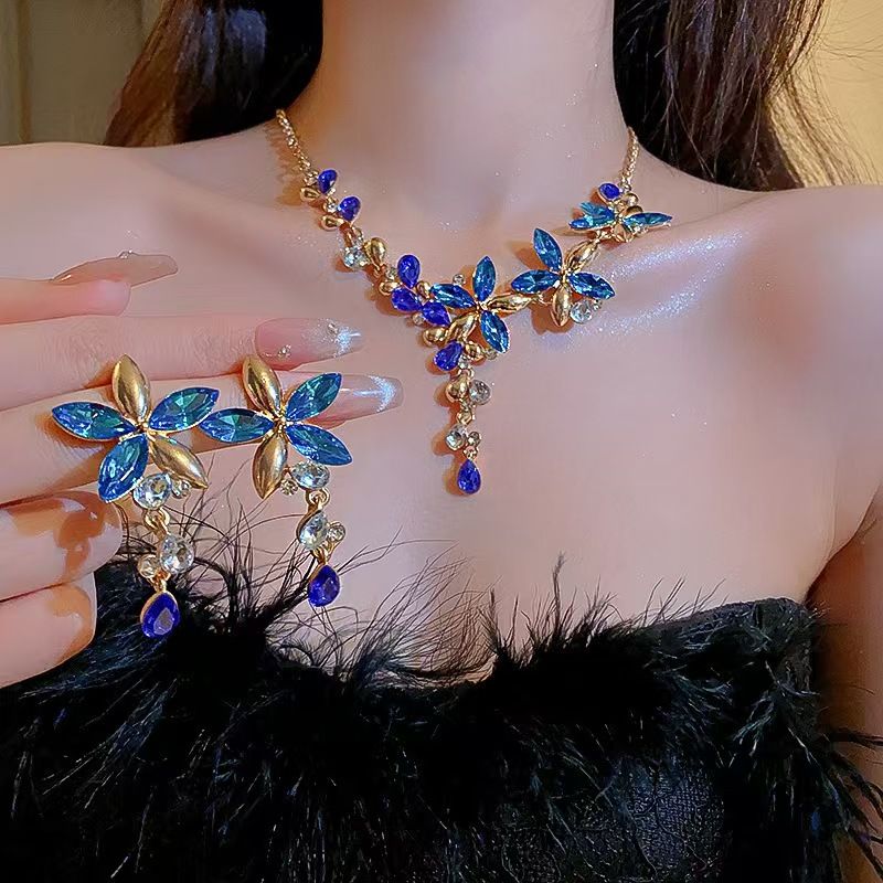 Clearance Sale Diamond studded water droplet necklace earring set pendant, luxurious and high-end collarbone chain accessory