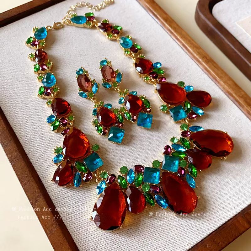 Clearance Sale Diamond studded water droplet necklace earring set pendant, luxurious and high-end collarbone chain accessory