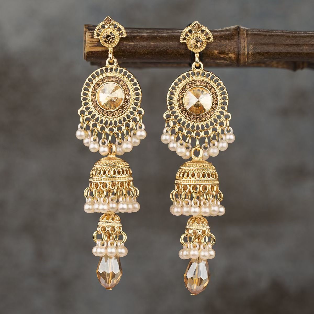 Vintage high-end silver needle women's diamond inlaid flower earrings with exaggerated European and American temperament earrings, light luxury niche accessories