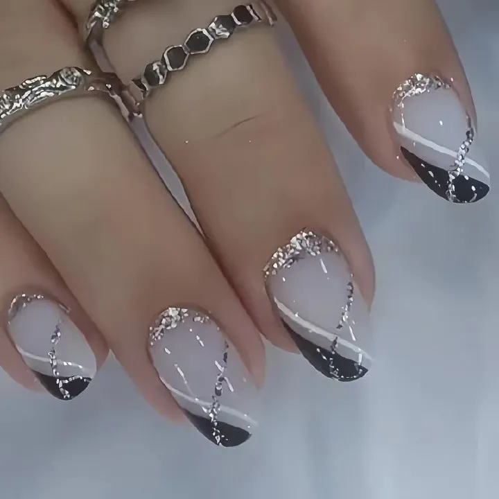 24 pieces per box Oval black and white line nail art, simple and high-end glitter, wearable nail patch, detachable spicy girl fake nail