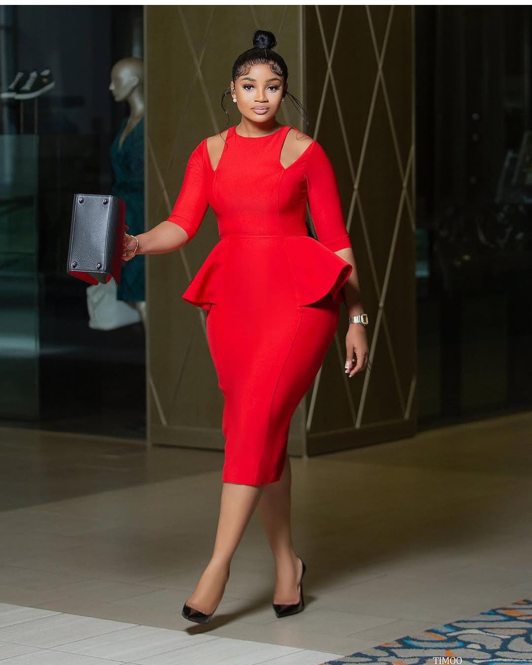 Elegant Women's Bodycon Dress – Shoulder Slit, Stretchy & Flattering