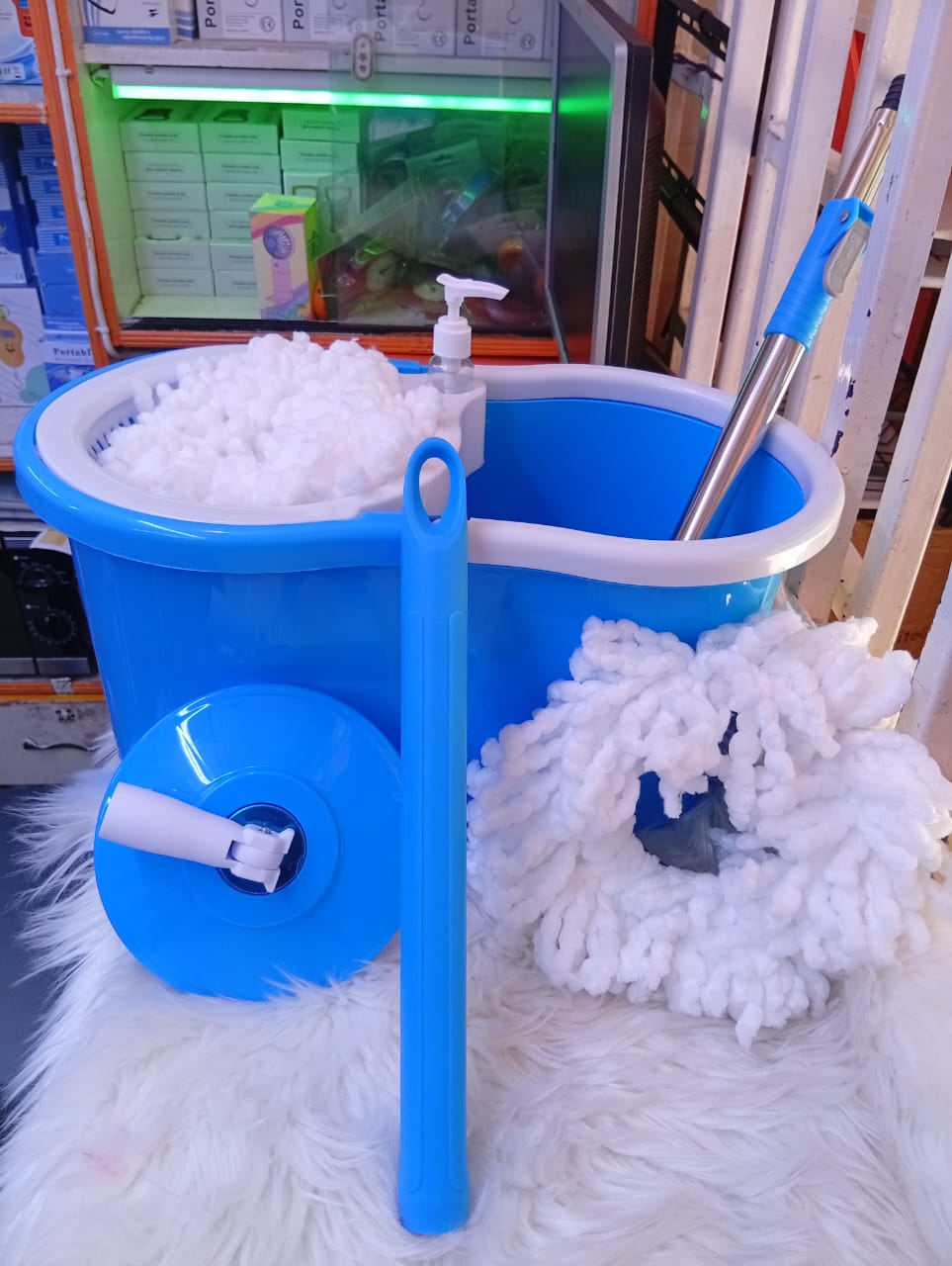 NEW IN!!!!  360 degree new design magic Spin Mob & Bucket For Floor Cleaning, No spills, no shock and no damage to floors, Microfiber mop head works great wet or dry.