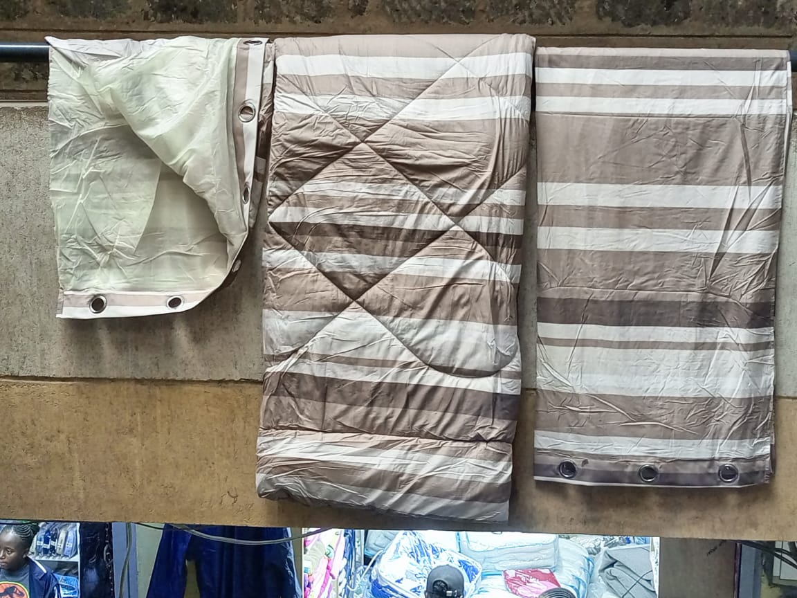 High Quality 7 Pc Curtain Duvets, 7 Piece Duvet With Curtain Bedding Set / Complete Bedding Ensemble.