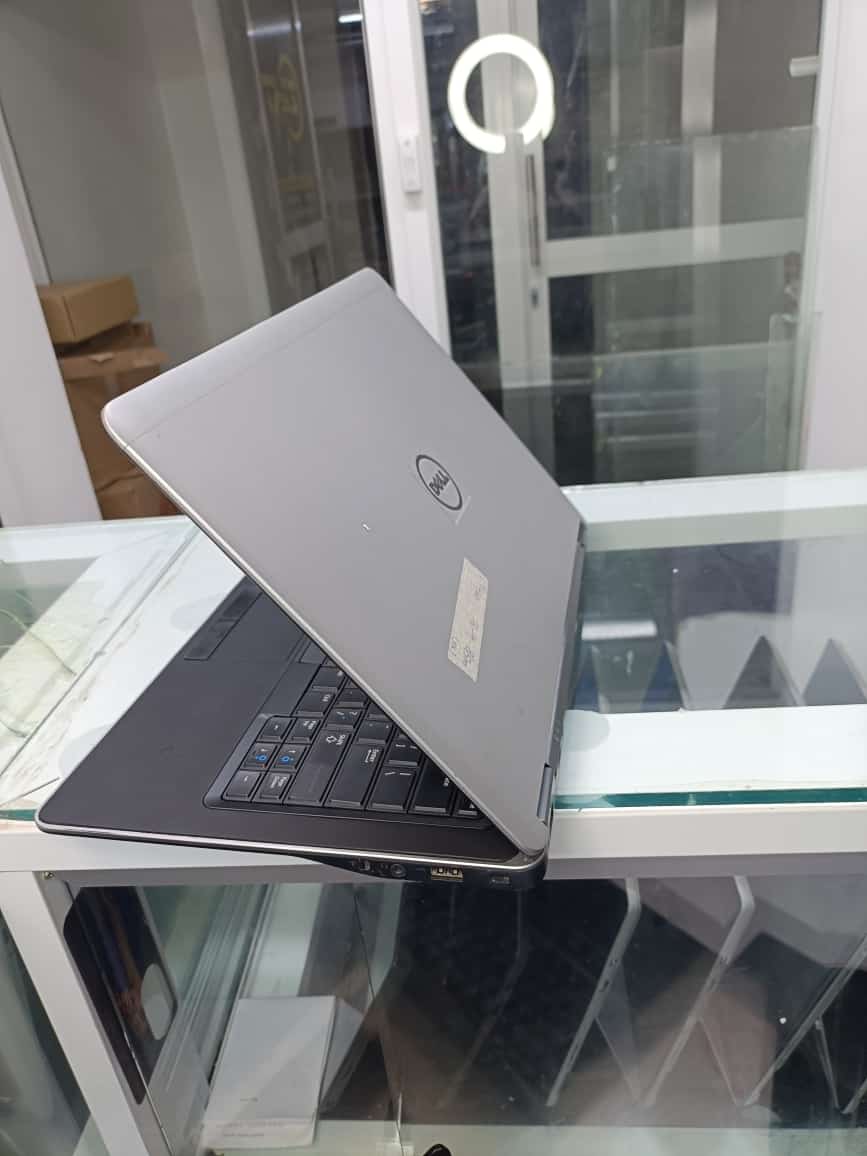INNOVATIVE DELL LATITUDE 7440 INTEL CORE I5 8GB RAM MEMORY 256GB SSD 14INCHES SILVER COLOR EASILY PORTABLE