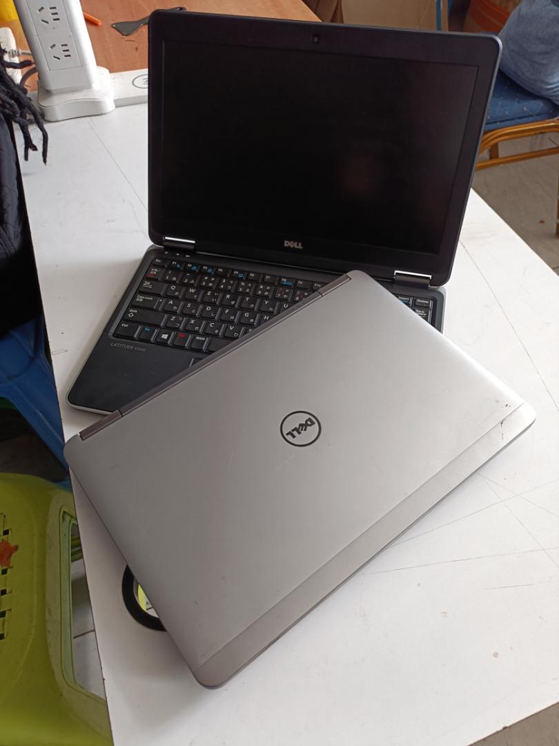 Dell Latitude E7240 Ultrabook PC – Intel Core i5-4300U 1.9GHz 8GB 500gb hdd Windows 10 Professional
