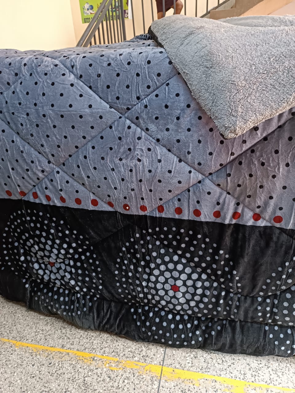 5*6 Super Soft & Warm Heavy Single Woolen Duvet.The Woolen blanket is soft, durable and luxurious to touch. With this you will have a very peaceful sleep.