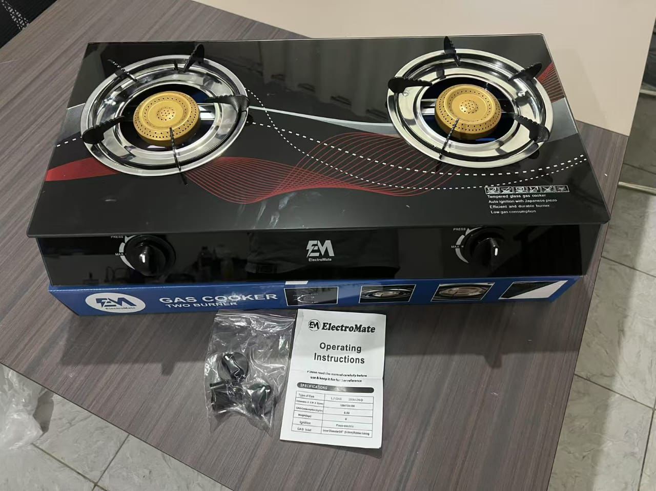 Em Table Top Gas Cooker,2 Burner With A Strong Glass Gas Cooker GS001-3, high-temperature resistance of surface, no deformation, no blockage, unobstructed fire, heat insulation, four-corner furnace.