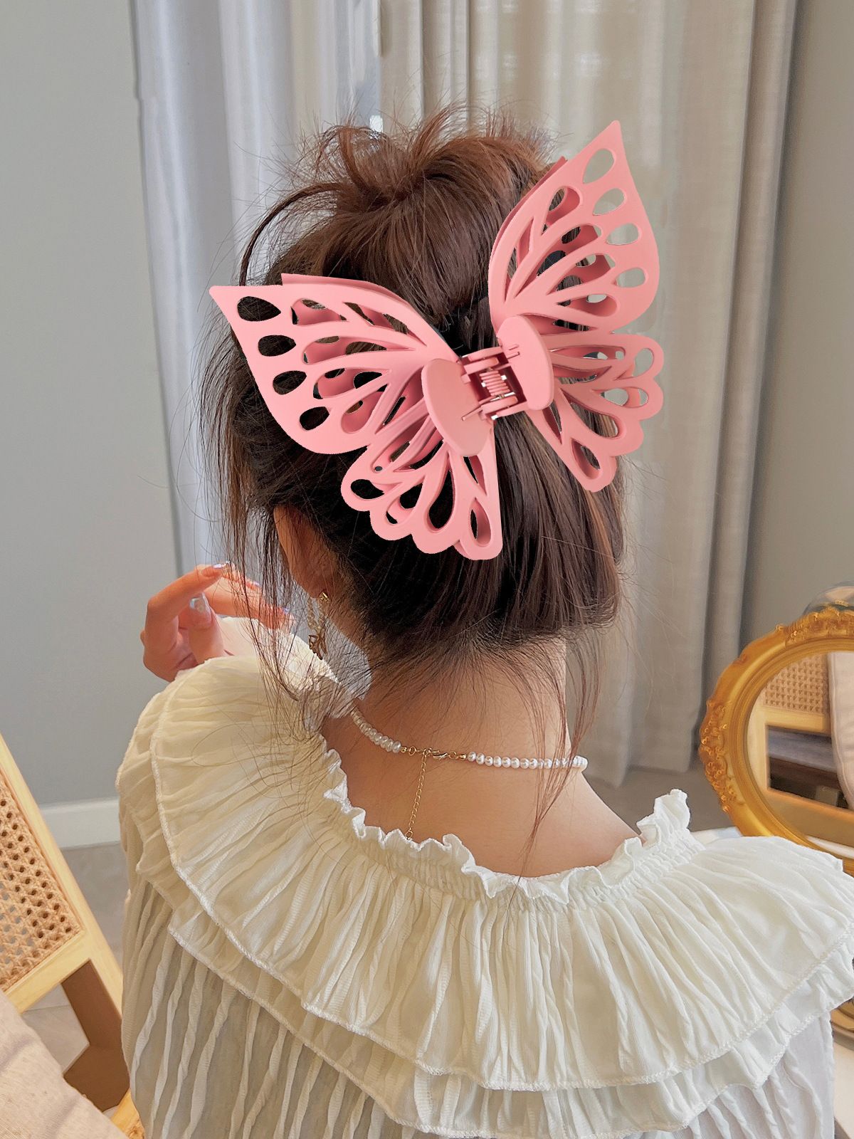 Butterfly Hair Claw Clip Women's Extra Large Hair Claw Hollow Butterfly Hair Clip Women's Girl Party Hair Accessories 1 Piece C-359