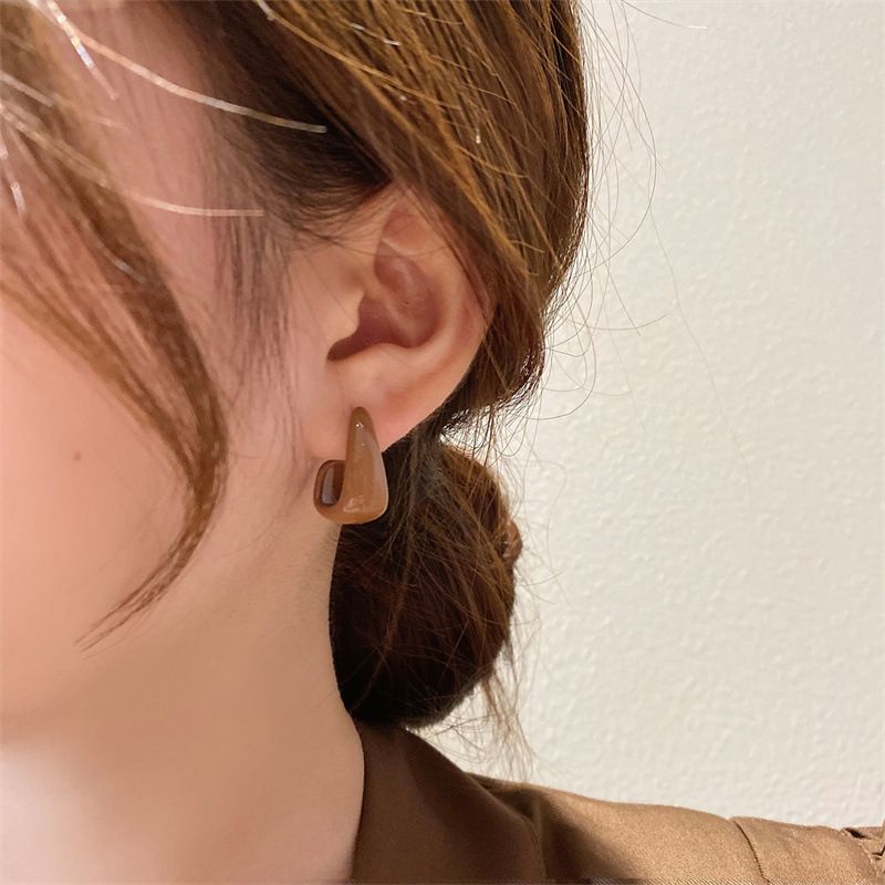 Vintage French Geometric Milk Tea S925 Silver Needle Versatile Autumn and Winter Earrings A-1732