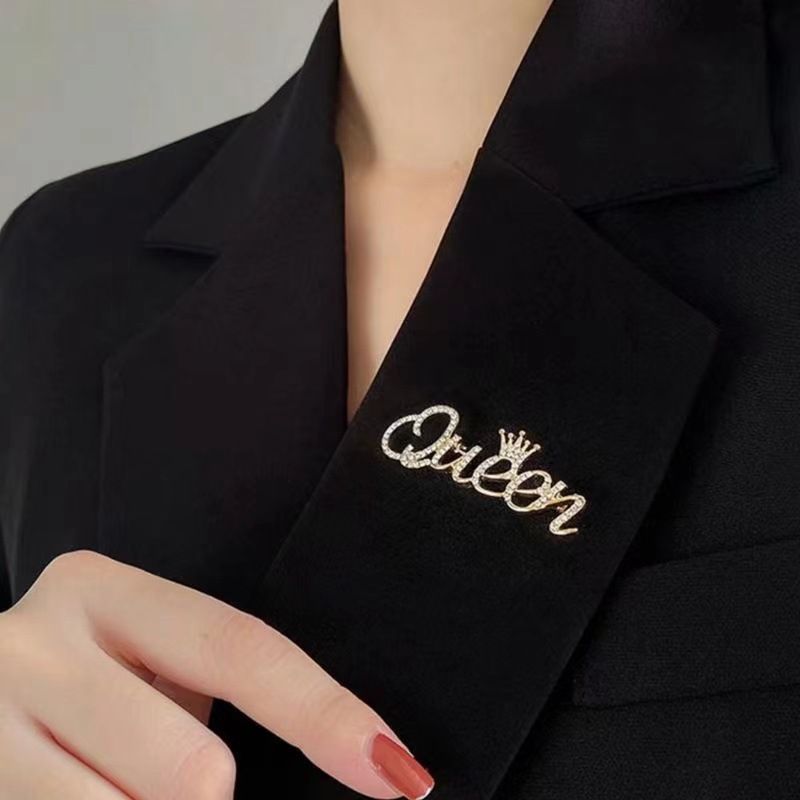 Rhinestone Queen Brooches For Women 2-color Crown Letters Pary Office Brooch Pins GiftsA-1538