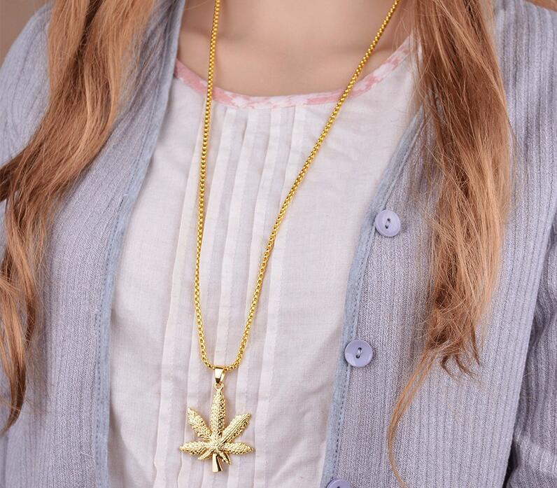 Gold and silver black maple leaf necklace Men and women with the same fashion jewelry hemp leaf pendant XL-302