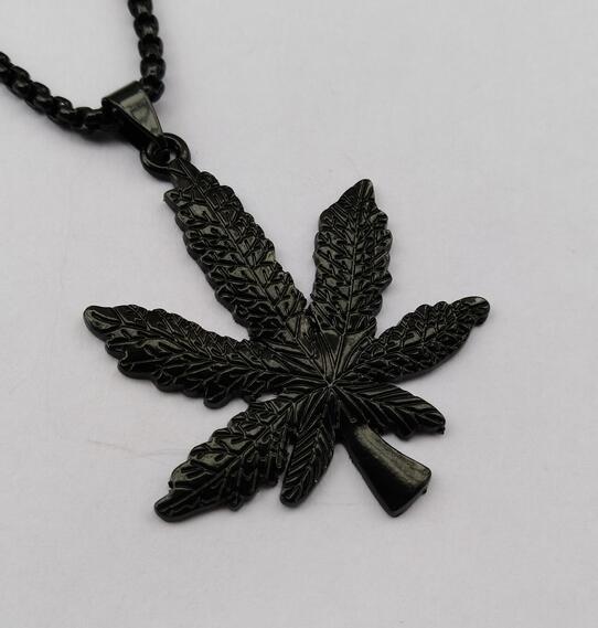 Gold and silver black maple leaf necklace Men and women with the same fashion jewelry hemp leaf pendant XL-302