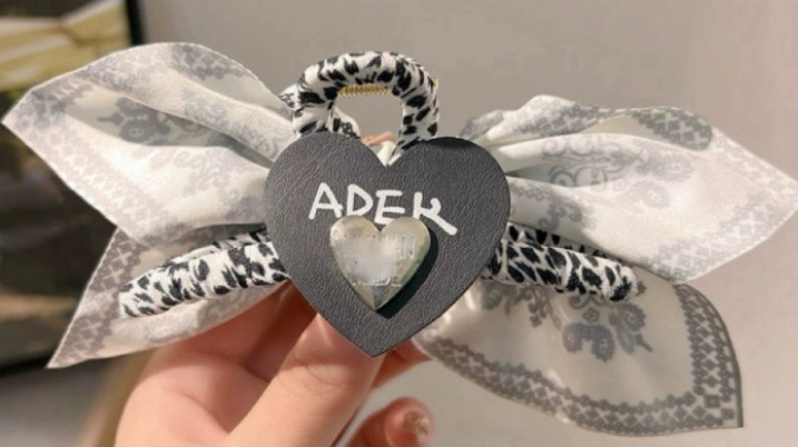 1PC Double-sided cashew flower love grabbing clip, bow hair clip, summer vacation shark clip, fashionable ponytail clip