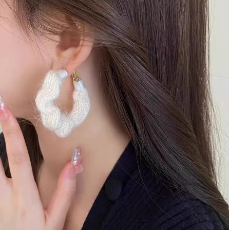 Autumn and Winter Knitted Yarn Earrings, Retro Earrings, Women's High-end Feeling Earrings, Handmade Women's Jewelry Earrings