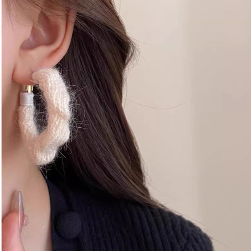 Autumn and Winter Knitted Yarn Earrings, Retro Earrings, Women's High-end Feeling Earrings, Handmade Women's Jewelry Earrings