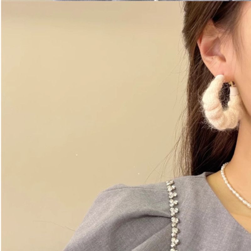 Autumn and Winter Knitted Yarn Earrings, Retro Earrings, Women's High-end Feeling Earrings, Handmade Women's Jewelry Earrings