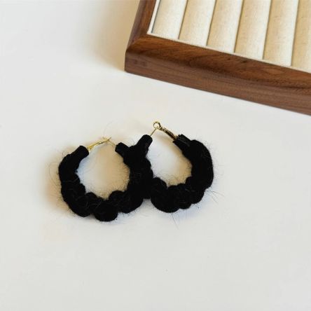 Autumn and Winter Knitted Yarn Earrings, Retro Earrings, Women's High-end Feeling Earrings, Handmade Women's Jewelry Earrings