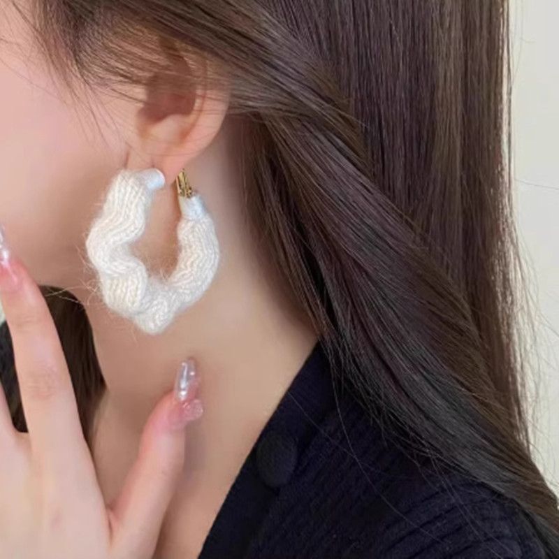 Autumn and Winter Knitted Yarn Earrings, Retro Earrings, Women's High-end Feeling Earrings, Handmade Women's Jewelry Earrings