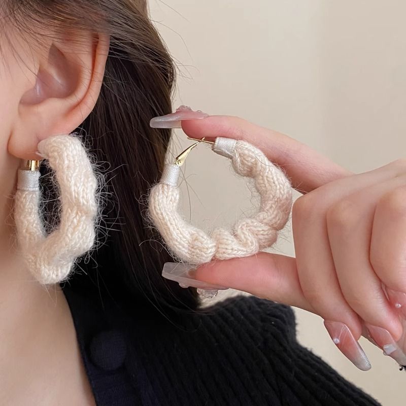Autumn and Winter Knitted Yarn Earrings, Retro Earrings, Women's High-end Feeling Earrings, Handmade Women's Jewelry Earrings