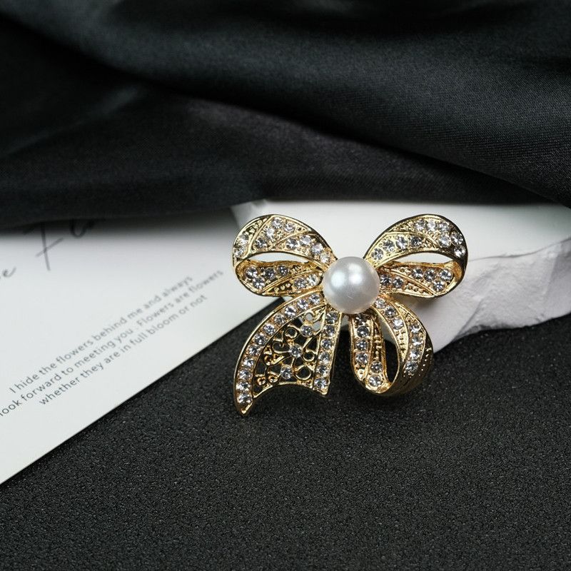 Rhinestone Bow Brooches for Women Unisex Pearl Bow Knot Pins Banquet Party Backpack Gifts Jewelry Accessories