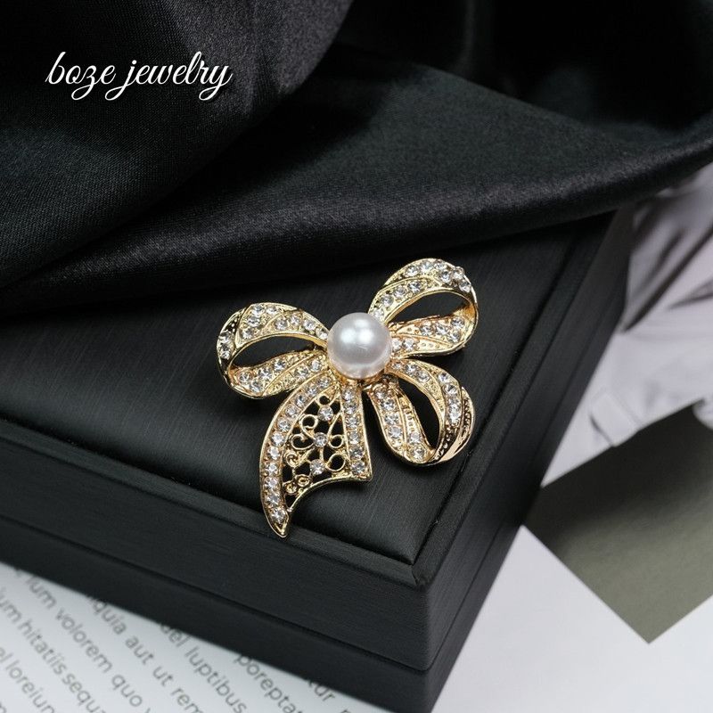 Rhinestone Bow Brooches for Women Unisex Pearl Bow Knot Pins Banquet Party Backpack Gifts Jewelry Accessories