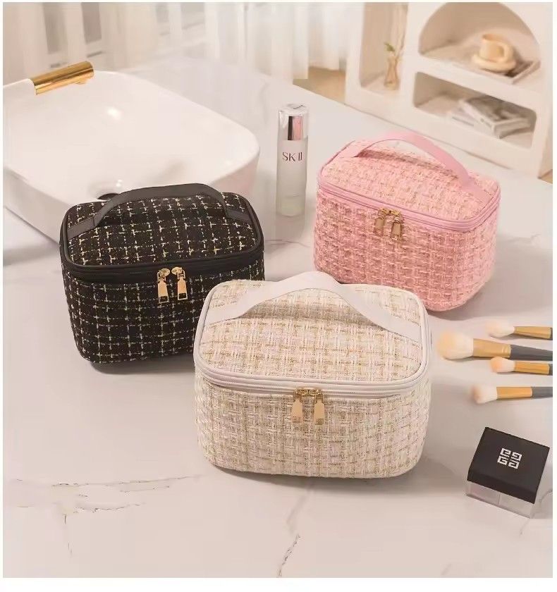 Fashion Small Fragrance Cosmetic Bag Female Large Capacity Portable Ins High Value New Travel Cosmetics Washing Storage Bag Bag