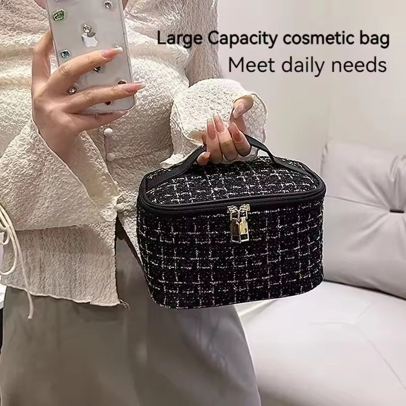 Fashion Small Fragrance Cosmetic Bag Female Large Capacity Portable Ins High Value New Travel Cosmetics Washing Storage Bag Bag