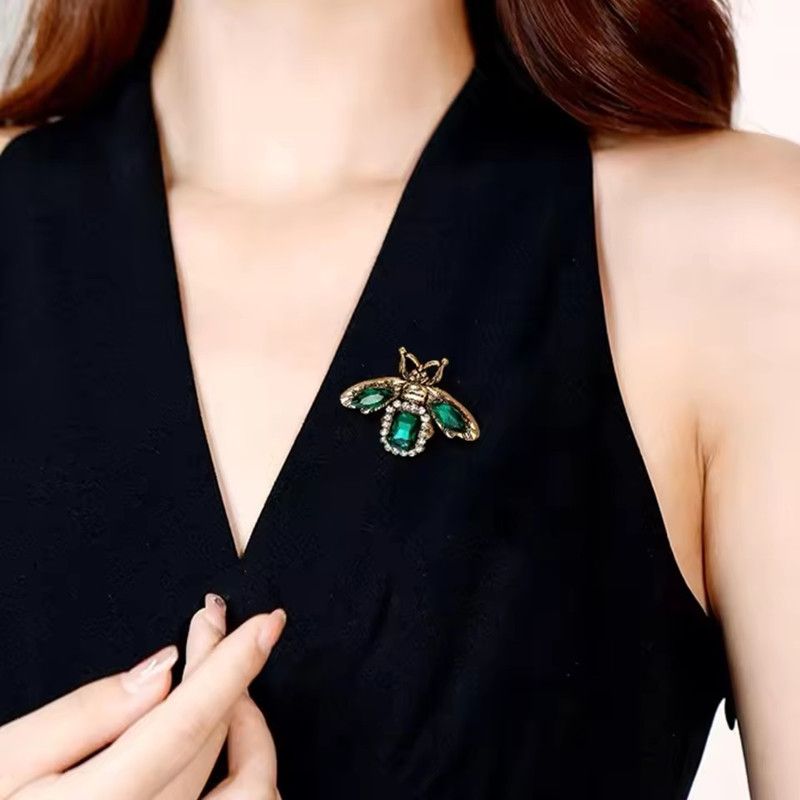 1PC Vintage Retro Bee Rhinestone Brooch Women Crystal Insect Champagne Color Corsage Party Dress Jewelry