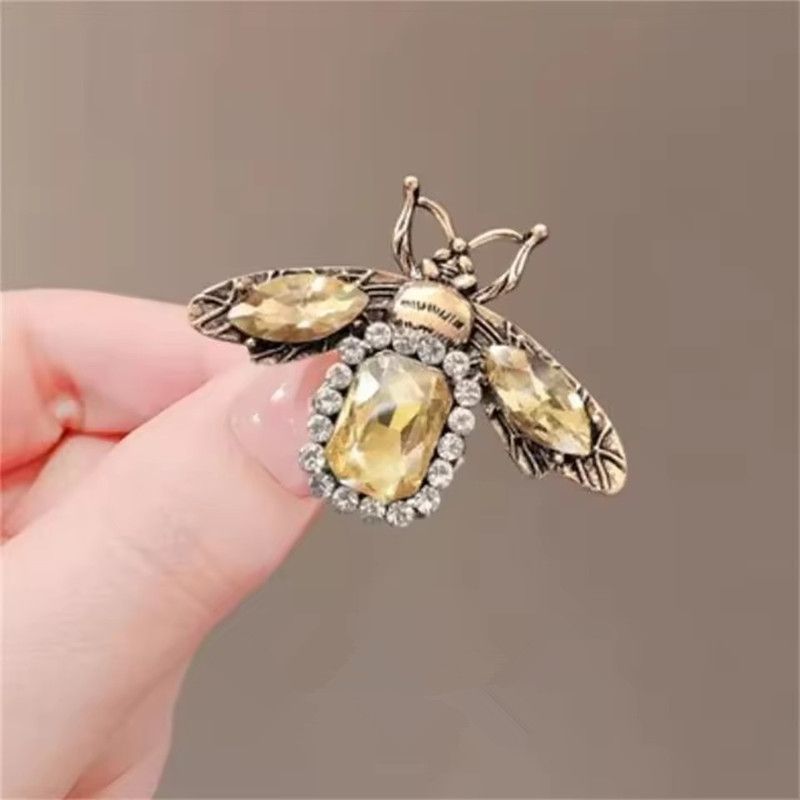 1PC Vintage Retro Bee Rhinestone Brooch Women Crystal Insect Champagne Color Corsage Party Dress Jewelry