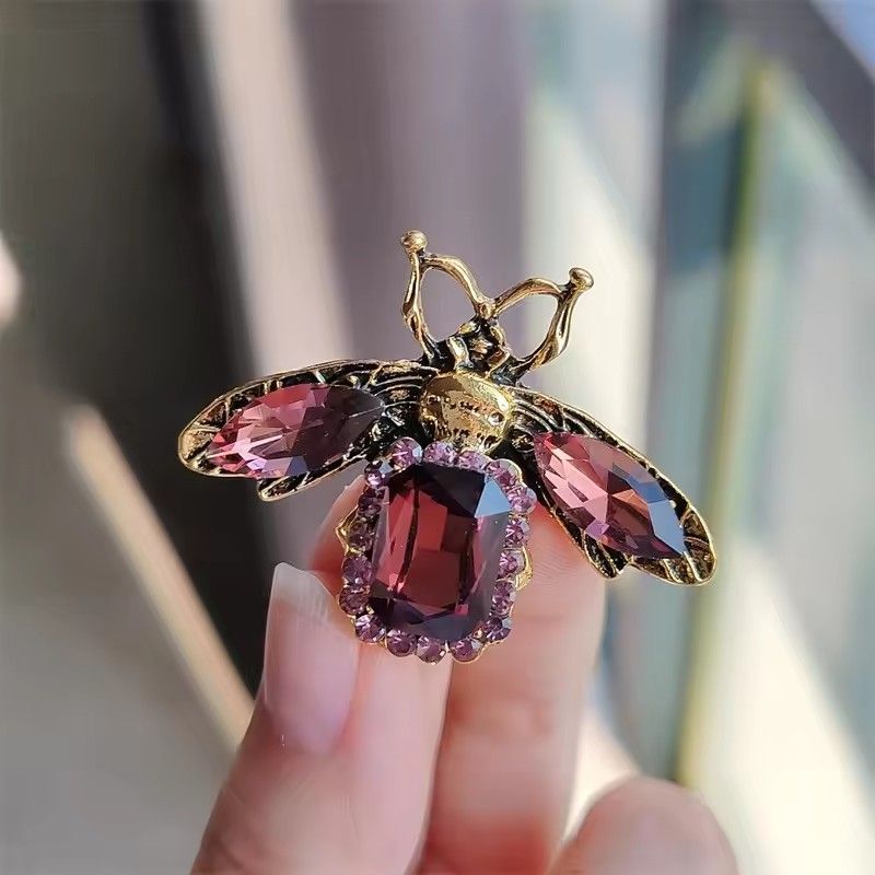 1PC Vintage Retro Bee Rhinestone Brooch Women Crystal Insect Champagne Color Corsage Party Dress Jewelry