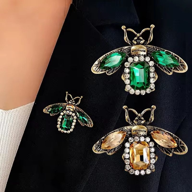 1PC Vintage Retro Bee Rhinestone Brooch Women Crystal Insect Champagne Color Corsage Party Dress Jewelry