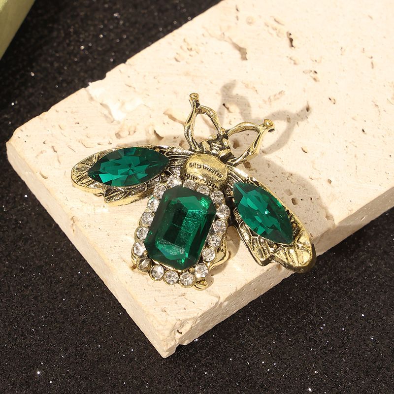 1PC Vintage Retro Bee Rhinestone Brooch Women Crystal Insect Champagne Color Corsage Party Dress Jewelry