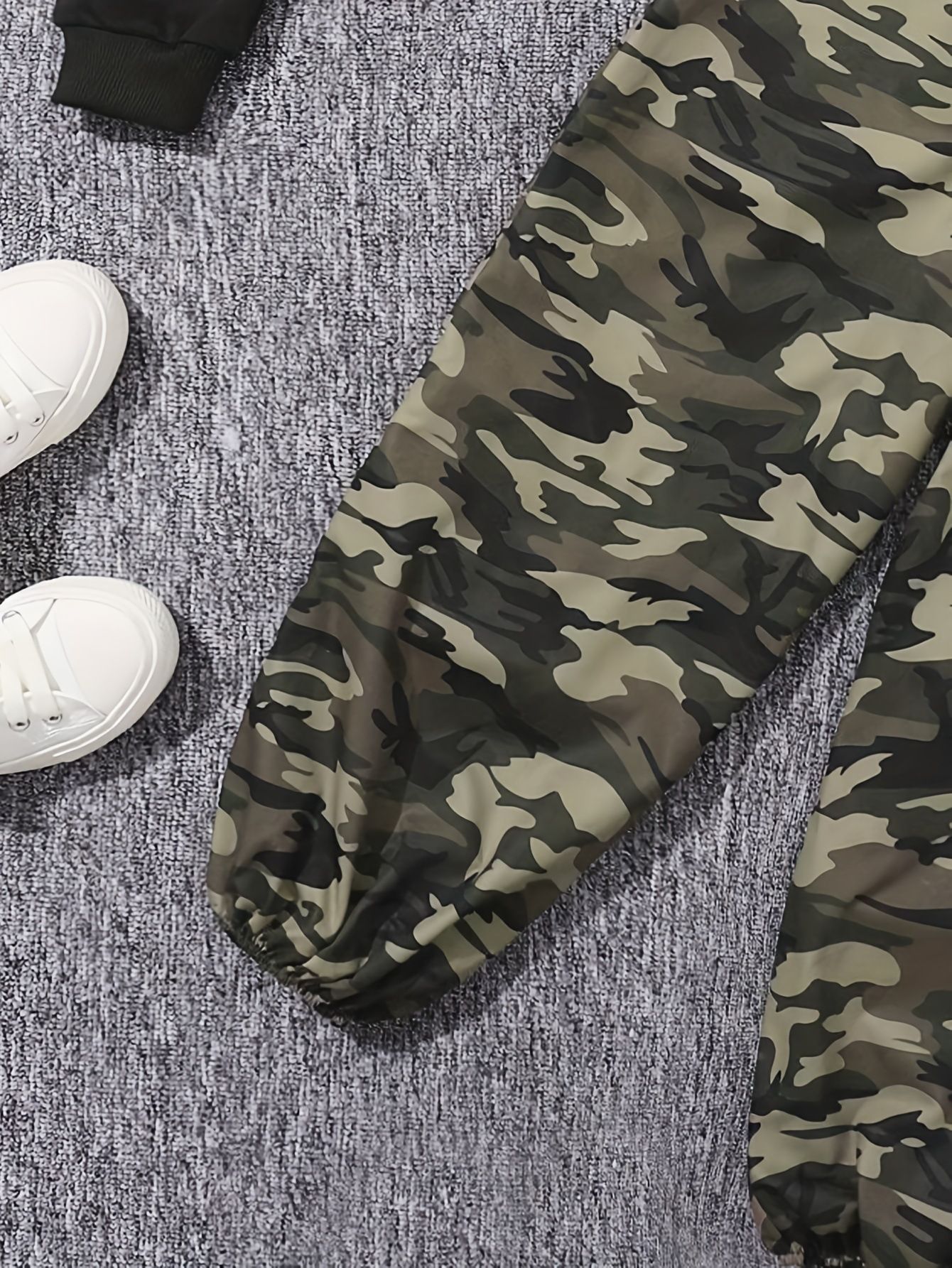 3-Piece Set(Top,Vest,Pants) Girls' Autumn/Spring 3-Piece Streetwear Set: Cropped Hoodie, Fleece-Lined Ribbed Vest with Butterfly Embroidery & Camo-Print Joggers