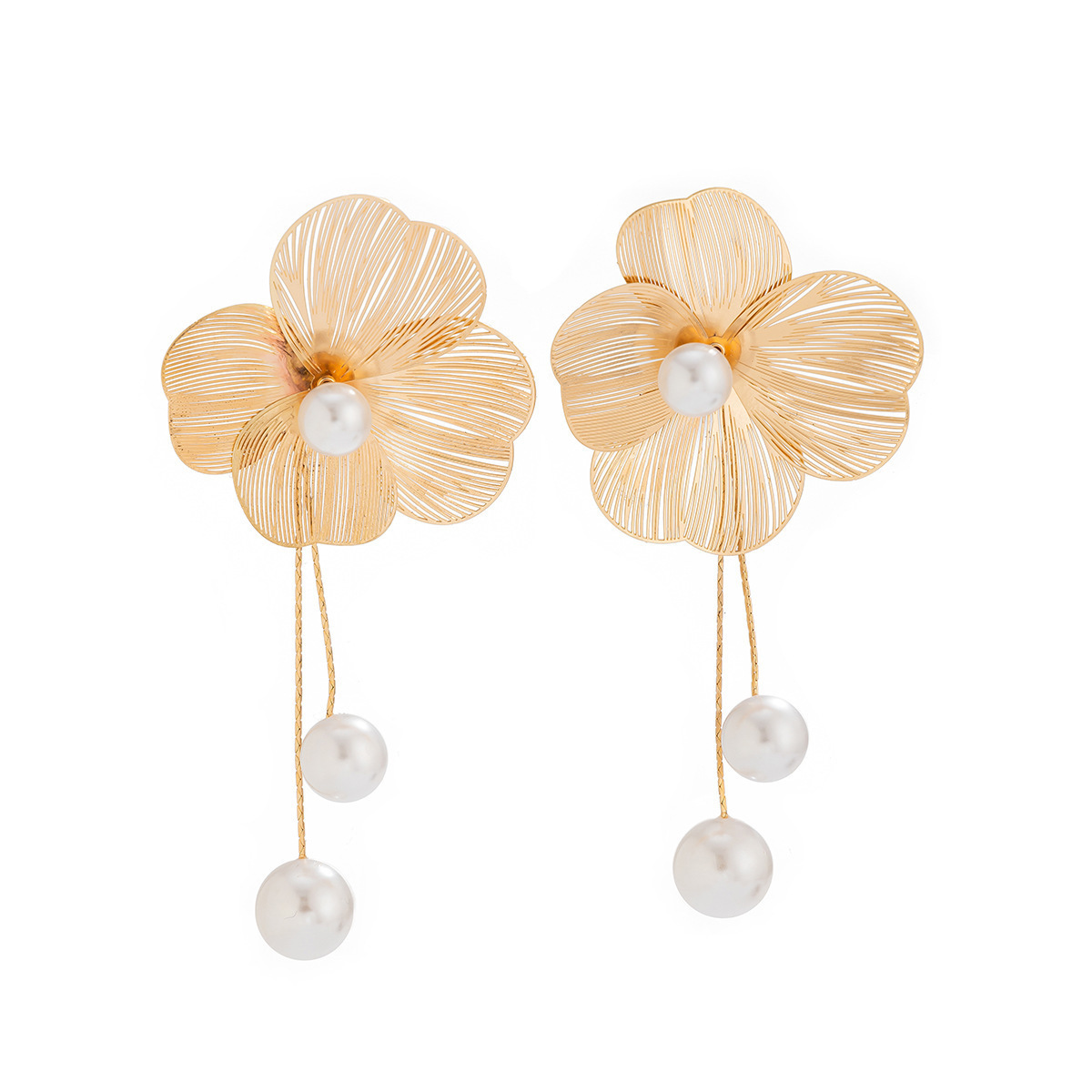 French retro high-end hollow butterfly flower earrings with exaggerated large petals and irregular light luxury earrings