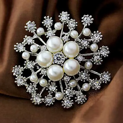 Trendy Classic Elegant Crystal Brooches Pearl Rhinestone Clothing Brooch Luxury Metal Lapel Pins For Lady Wedding Jewelry Gifts
