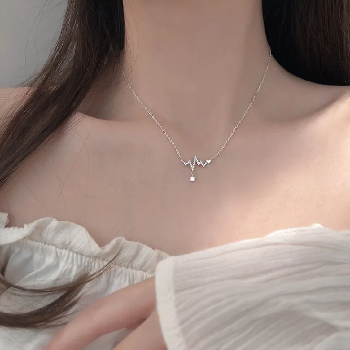 Women's Necklaces Romantic Heartbeat Necklace High-end clavicle chain Sweater Necklace