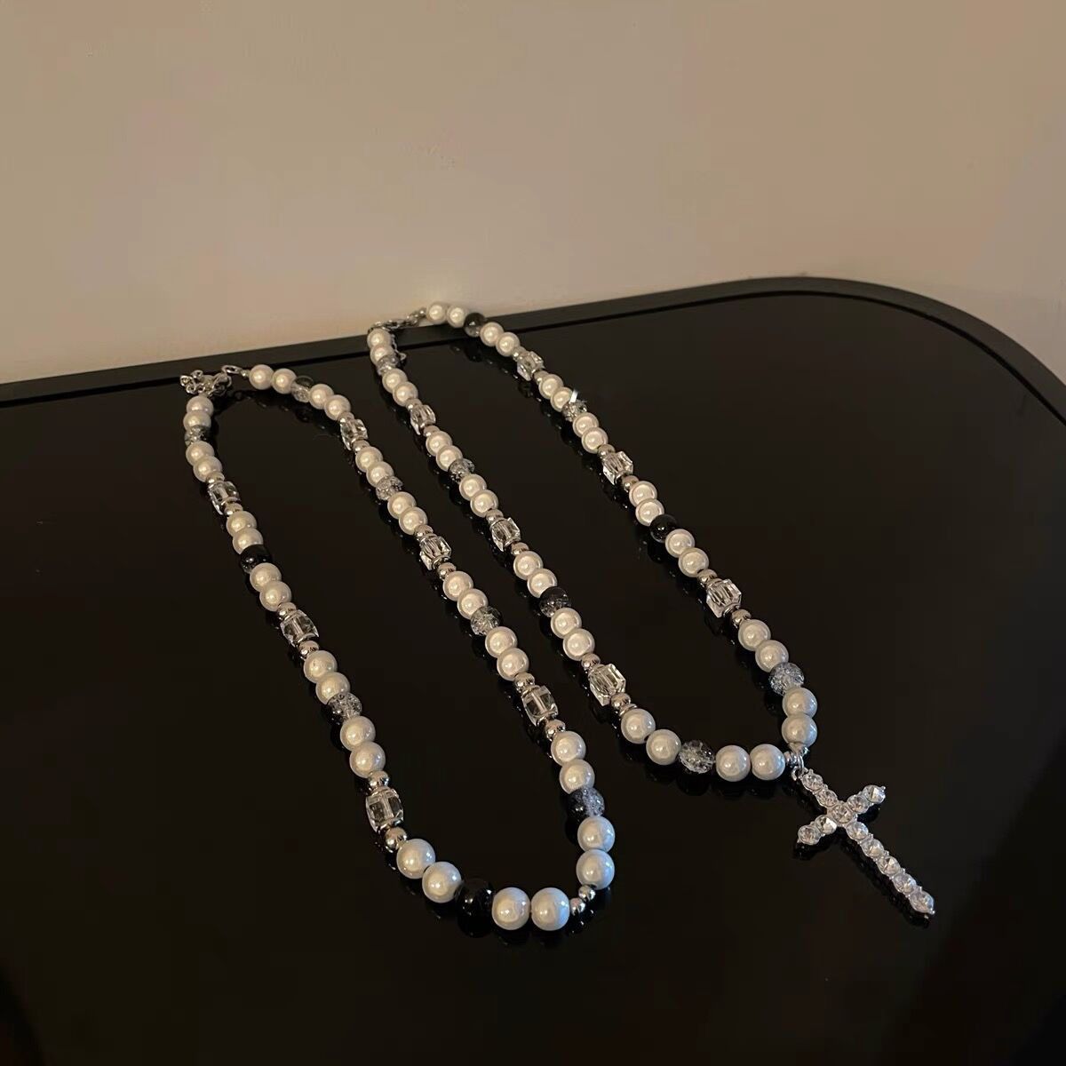 Reflective pearl splicing cross niche design collarbone chain titanium steel necklace men's European and American hip-hop style women's sweater chain