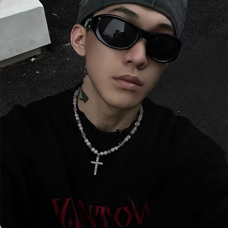 Reflective pearl splicing cross niche design collarbone chain titanium steel necklace men's European and American hip-hop style women's sweater chain