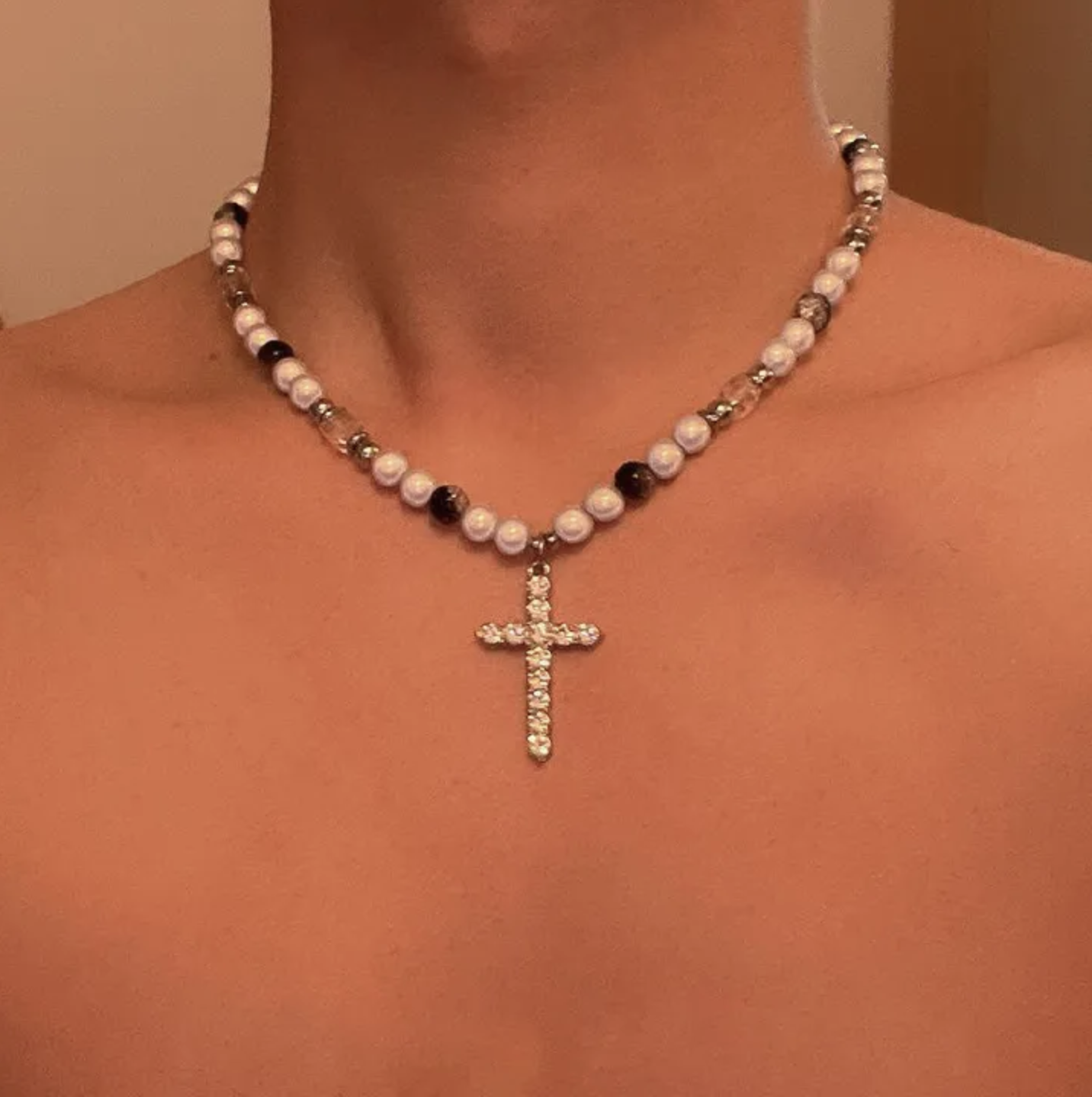 Reflective pearl splicing cross niche design collarbone chain titanium steel necklace men's European and American hip-hop style women's sweater chain